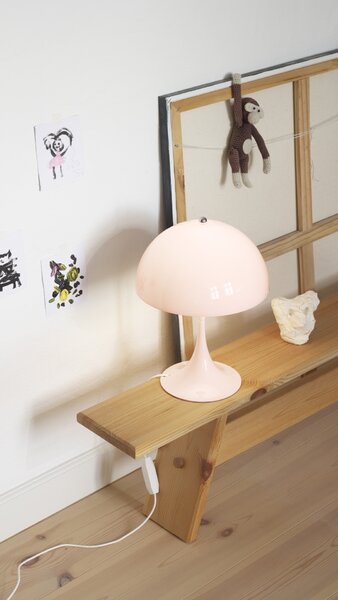 Stolní lampa Panthella 250 Opal "Pale Rose" Louis Poulsen