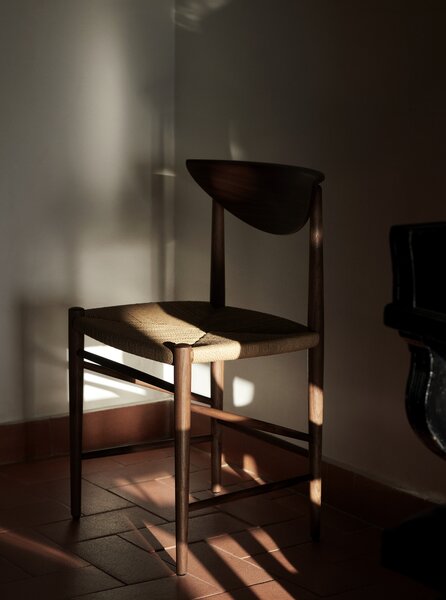 Židle Drawn HM3 "Walnut" &Tradition