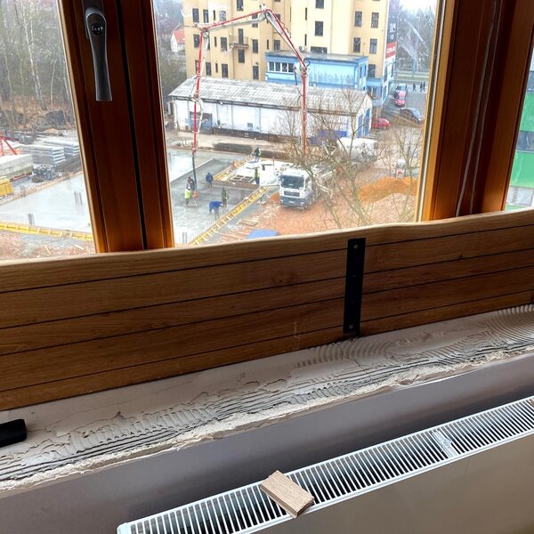 KULHÁNEK Dubový parapet s přírodní hranou Rozměr parapetu: 60x30 cm