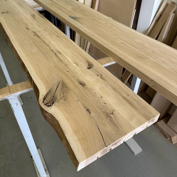 KULHÁNEK Dubový parapet s přírodní hranou Rozměr parapetu: 60x30 cm