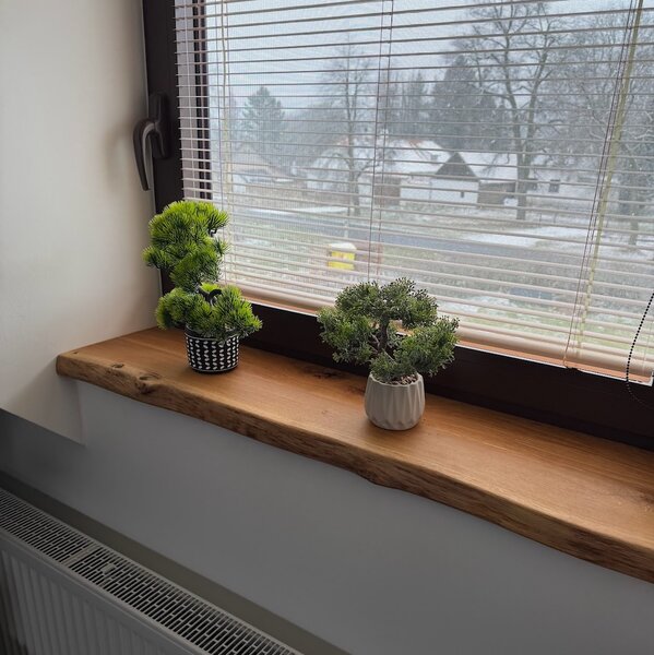 KULHÁNEK Dubový parapet s přírodní hranou Rozměr parapetu: 60x30 cm