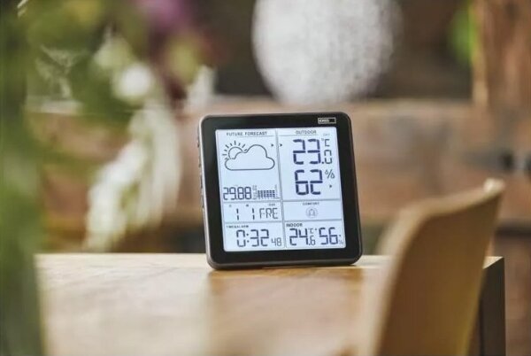 Bezdrátová meteostanice s budíkem 3xAA černá