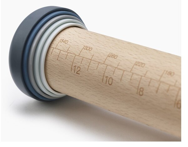 Dřevěný kuchyňský váleček PrecisionPin – Joseph Joseph