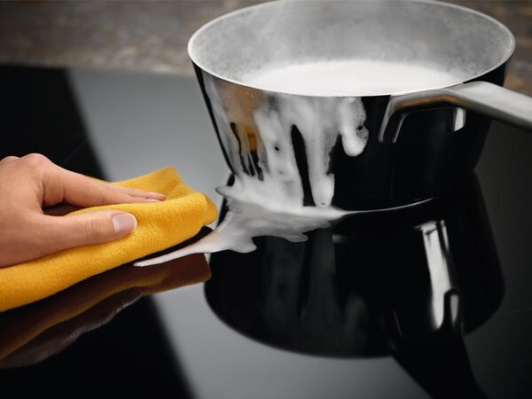 Electrolux EIV634 Černá Vestavěné 60 cm Indukční varná deska se zónami 4 zóna/zón