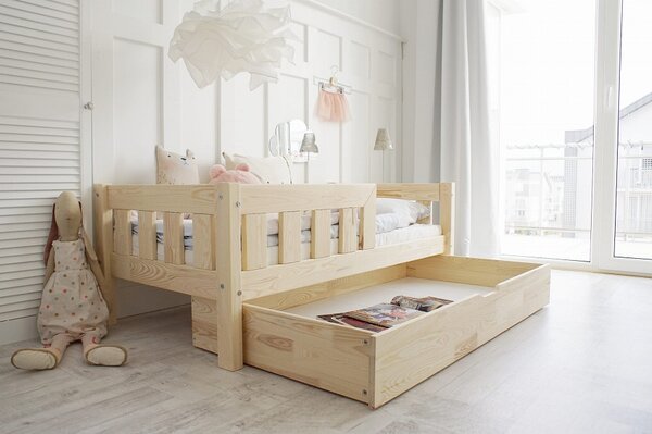 Dětská postel z masivu se zábranou Basic maxi plus Velikost spací plochy: 120x60, Barva: přírodní dřevo