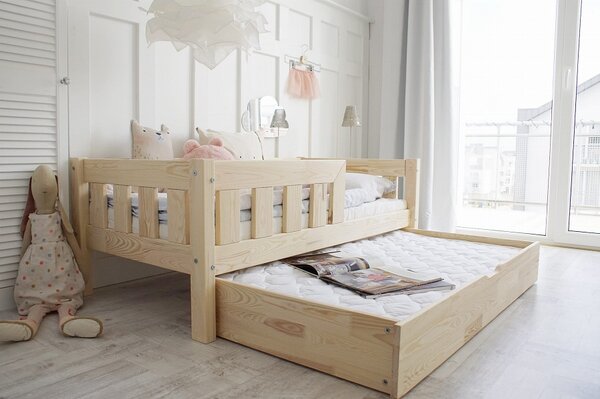 Dětská postel z masivu se zábranou Basic maxi plus Velikost spací plochy: 120x60, Barva: přírodní dřevo