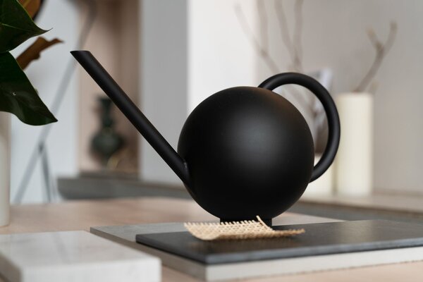 Konvička na zalévání Black Orb Wattering Can 2 l