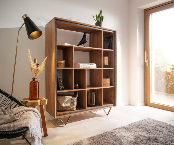 DELIFE Skříň Stonegrace 115x150 akácie přírodní 12 přihrádek kamenná dýha podnož ve tvaru V