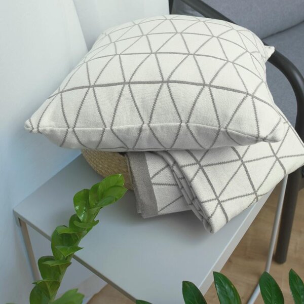 Pletený povlak DESIGN geo smetanovošedá 45 x 45 cm