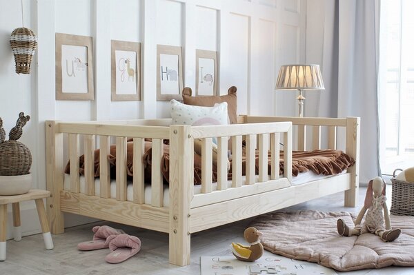 Dětská postel Basic Love Velikost spací plochy: 120x60, Barva: přírodní dřevo
