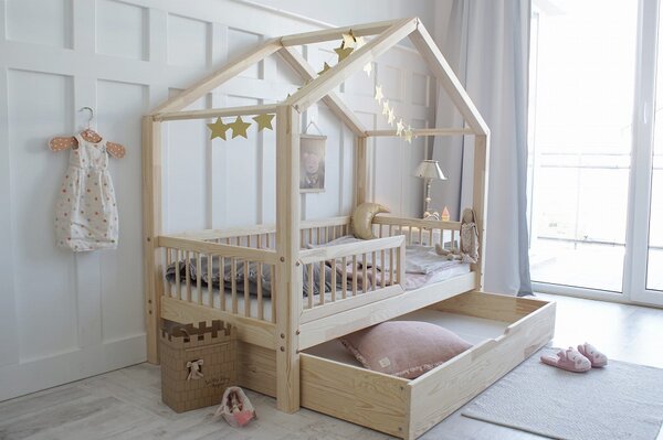 Domečková postel HouseBed Plus - příčky Velikost spací plochy: 120x60, Barva: přírodní dřevo
