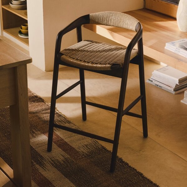 Kave Home Ořechová barová židle Derile 65 cm s výpletem