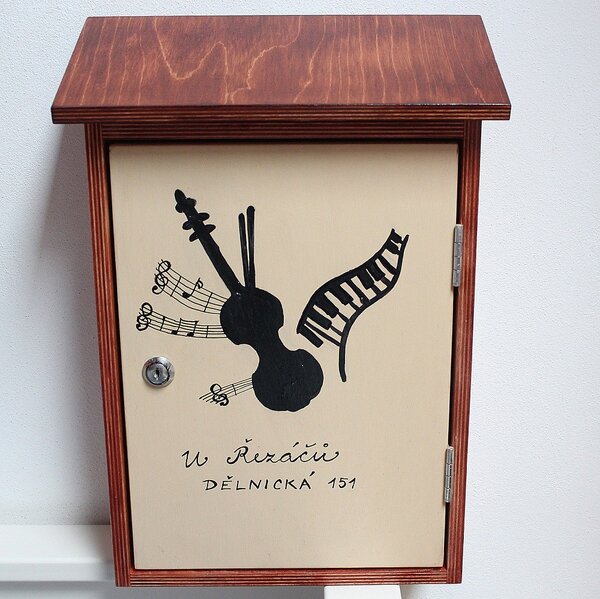 Malovaná dřevěná poštovní schránka - muzikanti