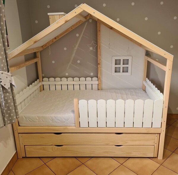 Domečková postel z masivu Juliette Velikost spací plochy: 200x90