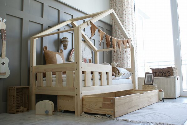 Domečková postel HouseBed Maxi Plus Velikost spací plochy: 120x60, Barva: přírodní dřevo