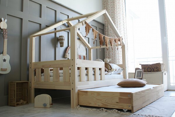 Domečková postel HouseBed Maxi Plus Velikost spací plochy: 120x60, Barva: přírodní dřevo