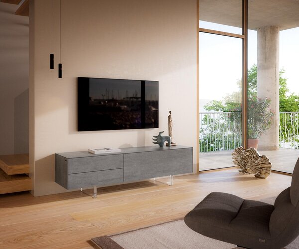 DELIFE TV stolek Cuor 180 cm keramika beton šedá 1 výklopná dvířka 2 zásuvky podnož závěsná akrylglas