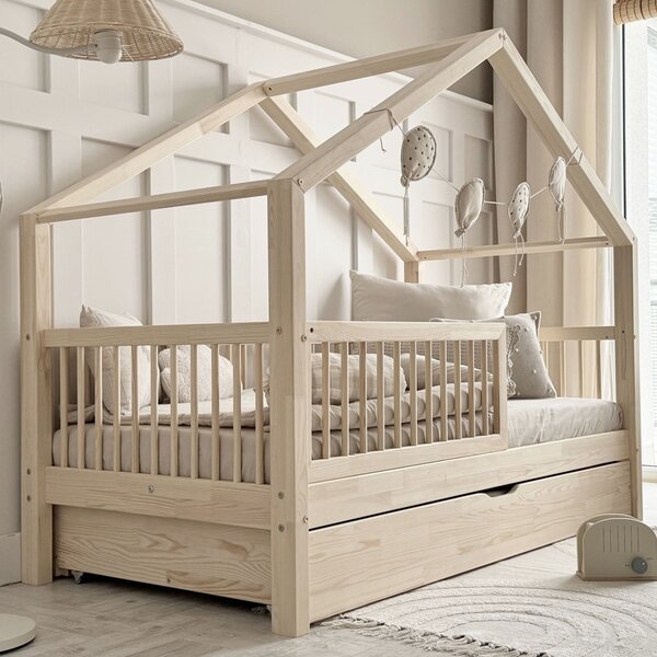 Domečková postel HouseBed alto plus - příčky Velikost spací plochy: 120x60, Barva: přírodní dřevo