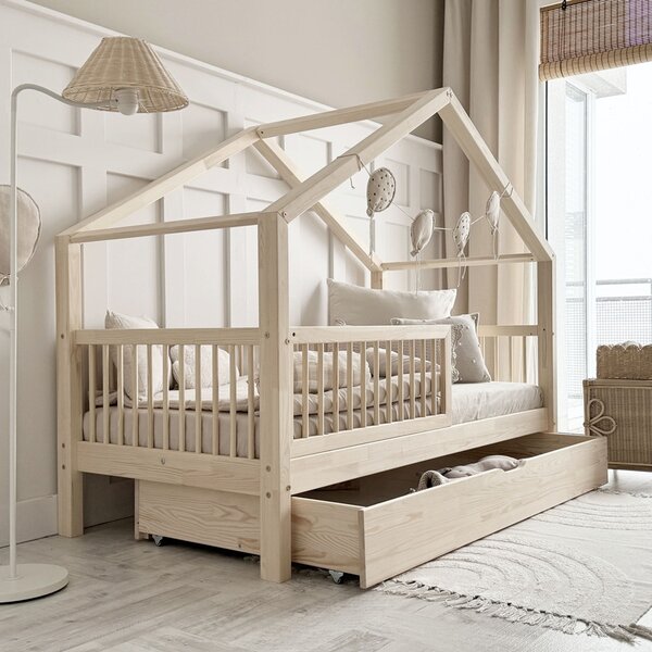 Domečková postel HouseBed alto plus - příčky Velikost spací plochy: 120x60, Barva: přírodní dřevo