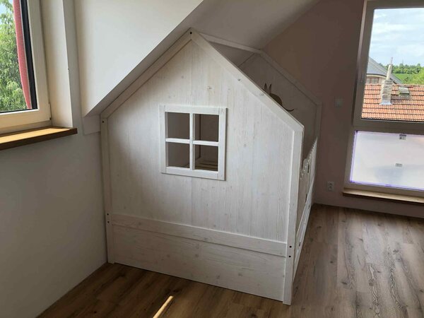 Domečková postel s šuplíky a přistýlkou Ariela