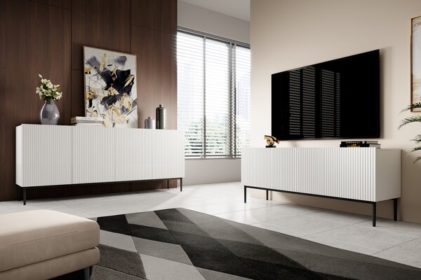 Moderní komoda Nicole 200 cm se čtyřmi dveřmi a ryhovaným čelem - bílý mat / černé nohy