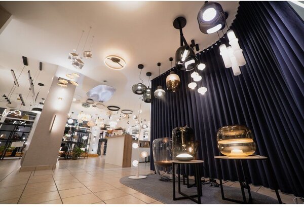Brokis Designová stojací lampa Knot Table Battery, PC1249, IP44 Povrch Montury: Mosaz, Barva skla: Šedá kouřová - transparentní sklo, Dekor skla: Lesklý povrch skloviny