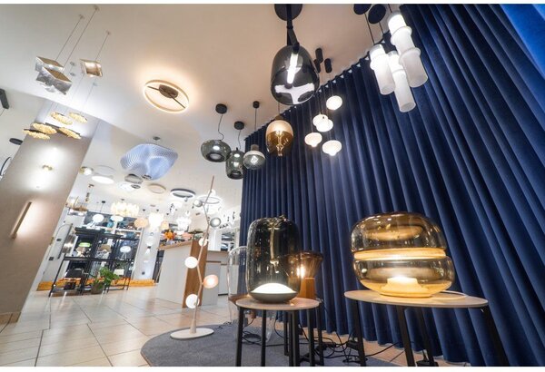 Brokis Designová stojací lampa Knot Table Battery, PC1250, IP44 Povrch Montury: Mosaz, Barva skla: Šedá kouřová - transparentní sklo, Dekor skla: Lesklý povrch skloviny