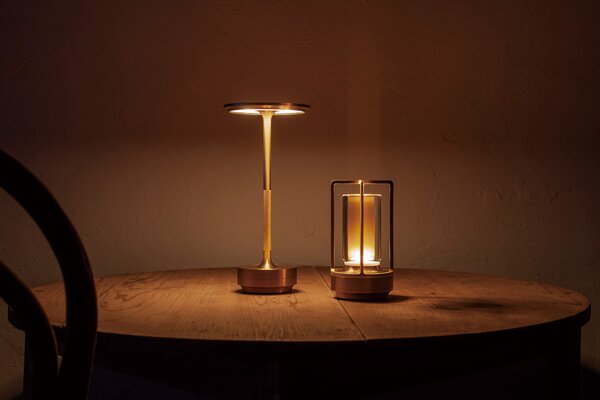 Ambientec Turn+ Brass, bateriová lampička z mosazi, LED 1900-2400K dotykové stmívání, Ø8,9x16,5cm, IP66