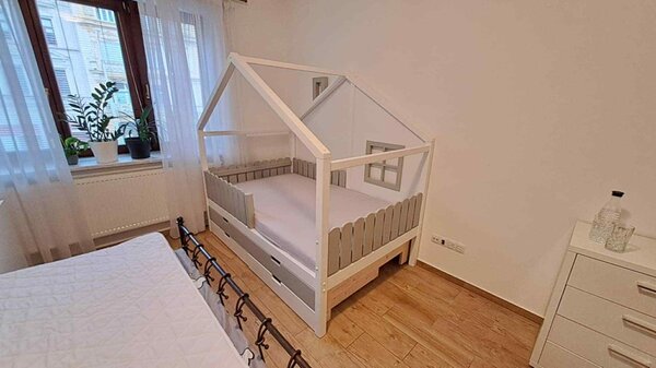 Domečková postel s šuplíkem a přistýlkou Miška II - česká výroba