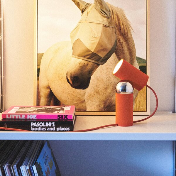 FLOS Stolní lampa Bilboquet, červená, výška 20 cm, otočná, GU10, Červená, Obývací pokoj / jídelna, Plast, Design
