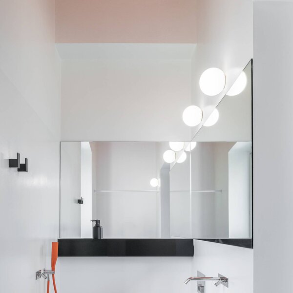 Artemide Nástěnné svítidlo Dioscuri, IP65, Ø 25 cm, stmívatelný, Bílá / opál, Chodba, Sklo, Design, Koule