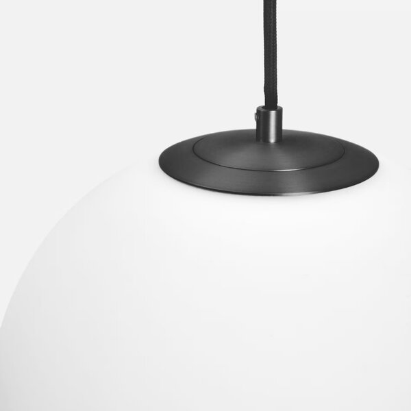 Kave Home Bílé skleněné závěsné světlo Brisia 30 cm
