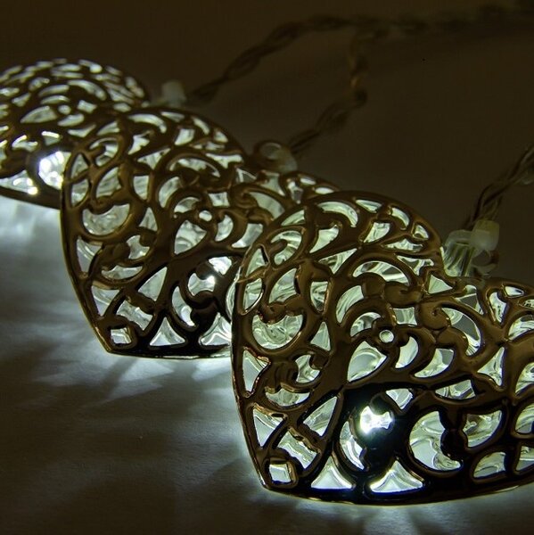 DECOLED LED světýlka na baterie, 2,5 m, kovová srdce, vintage, ledově bílá, 10 diod, čirý kabel, IP20, 2× AA