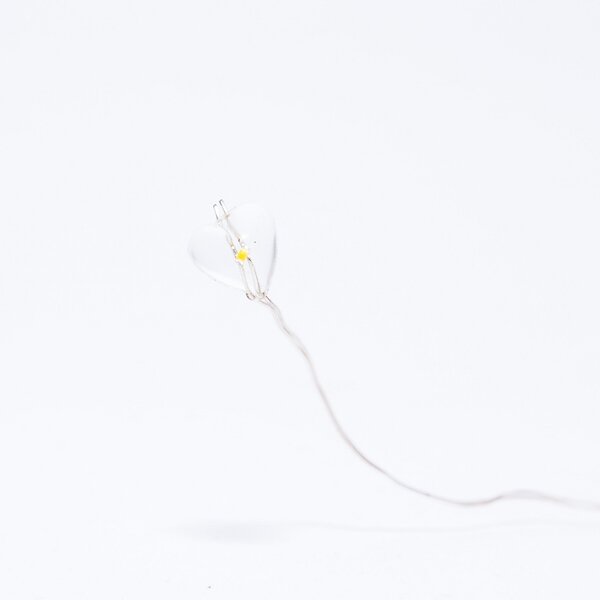 DECOLED LED světýlka na baterie, srdíčka, 2,3 m, teple bílá, 20 diod, čirý kabel, IP20 interiér, 3 × AA