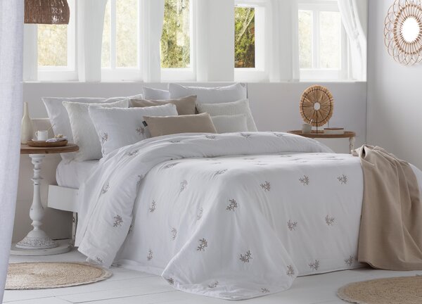 Textil Antilo Vyšívaný přehoz Amalia bílý, sada se 2 povlaky na polštáře 70x50 cm Rozměr: 250x270 cm