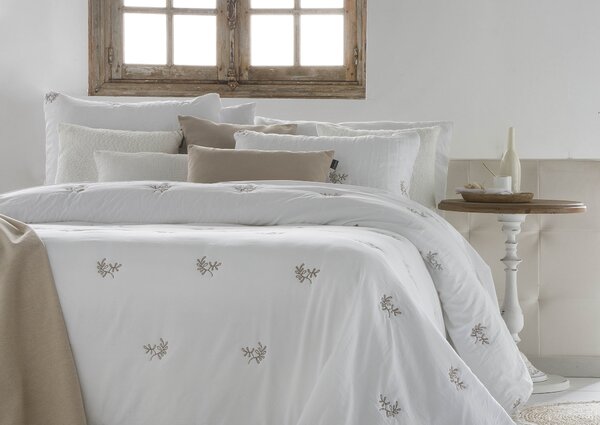 Textil Antilo Vyšívaný přehoz Amalia bílý, sada se 2 povlaky na polštáře 70x50 cm Rozměr: 250x270 cm