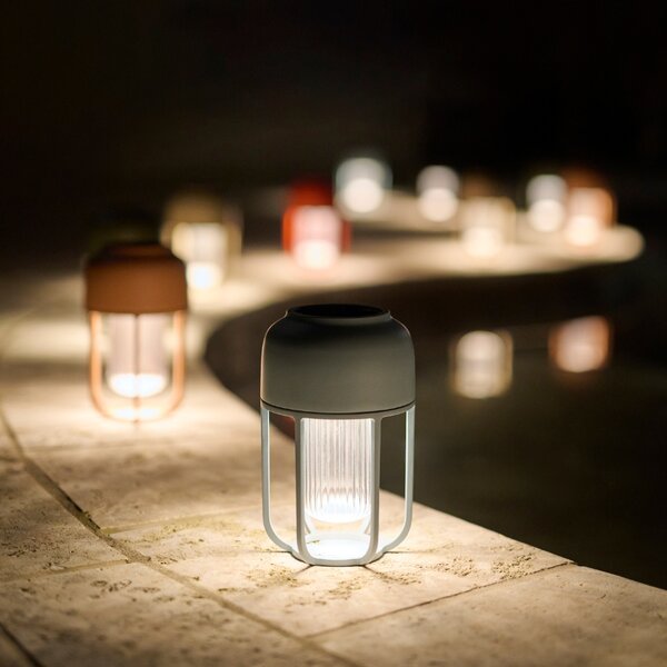 Houe Červená kovová solární LED lampa Light No. 1
