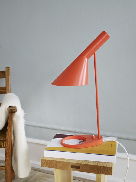 Stolní lampa AJ Table "Electric Orange" Louis Poulsen