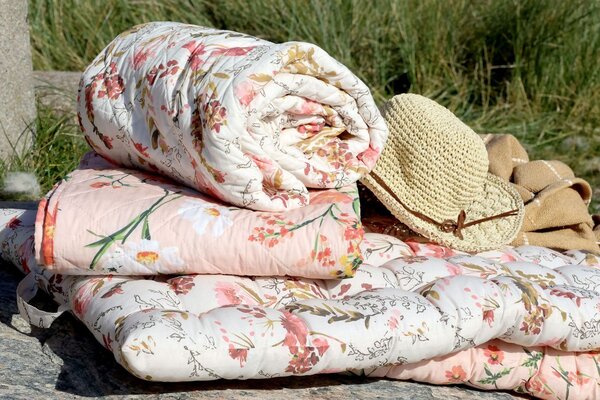 Krémový bavlněný přehoz s květy Aix Quilt Wild Flowers - 130*180 cm - Chic Antique