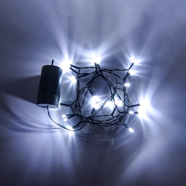 DECOLED LED světýlka na baterie, venkovní, 2,2 m, ledově bílá, 20 diod, tmavě zelený kabel, IP44, ovladač, 4 × AA