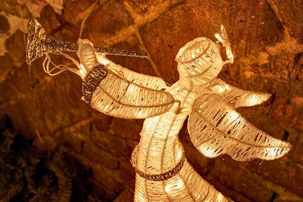 DECOLED 3D LED svítící anděl venkovní s trubkou 50 cm, teple bílý, na baterie, IP44