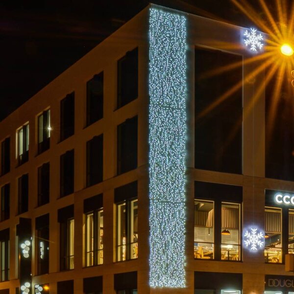 DECOLED Easy Fix LED světelný závěs venkovní, 100 × 700 cm, ledově bílá, 600 diod, bílý kabel, IP67, prodlužovací