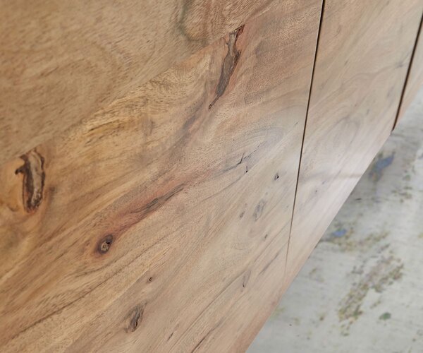 DELIFE Komoda Live-Edge 172 cm akácie přírodní 4 dvířka 4 zásuvky