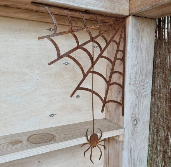 Zahradní závěsná dekorace Pavučina s pavoukem do rohu kovová rezavá