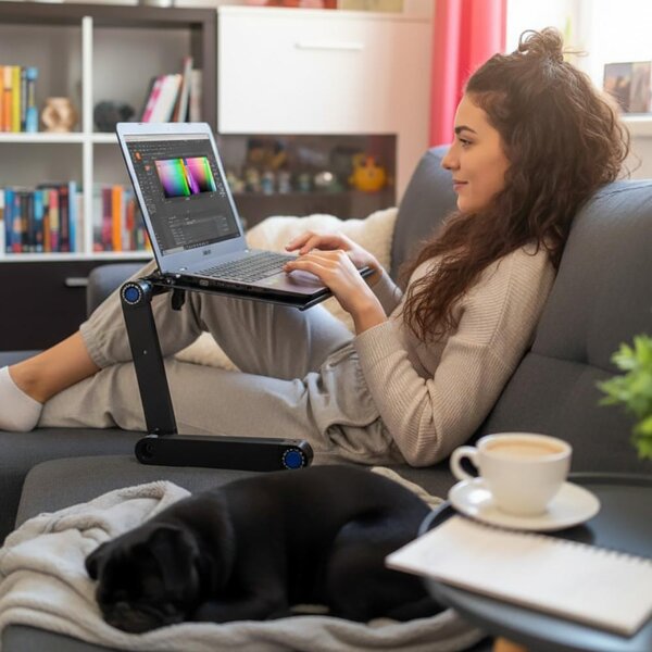 Přenosný polohovací stolek na notebook s větracími štěrbinami