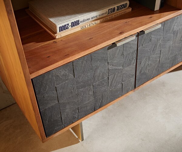 DELIFE Regál Teele 90x130 cm akácie přírodní břidlice 2 dvířka závěsná podnož nerezová ocel