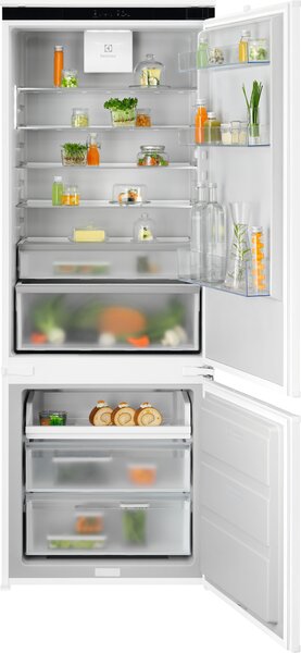 Electrolux Vestavná chladnička s mrazákem 700 NoFrost CoolAssist® ENA7TE75S