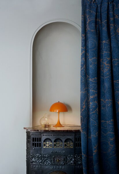 Stolní lampa Panthella 250 "Orange" Louis Poulsen