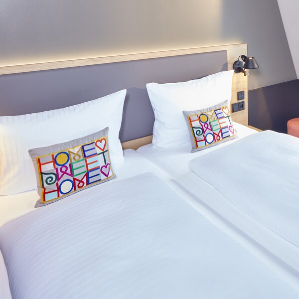Vitra designové polštáře Embroidered pillows Light Grey