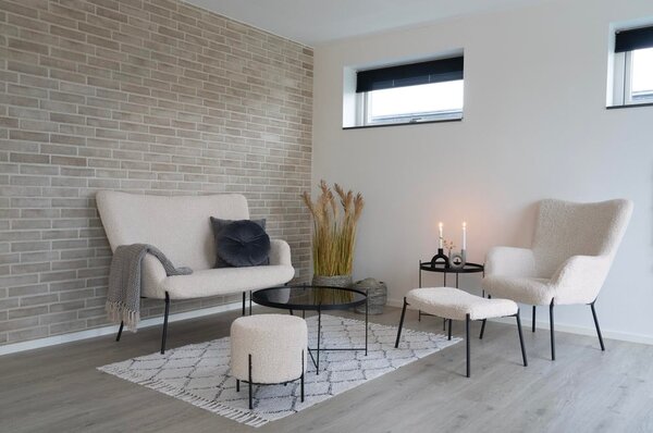 Krémový taburet z umělé kožešiny Alford – House Nordic